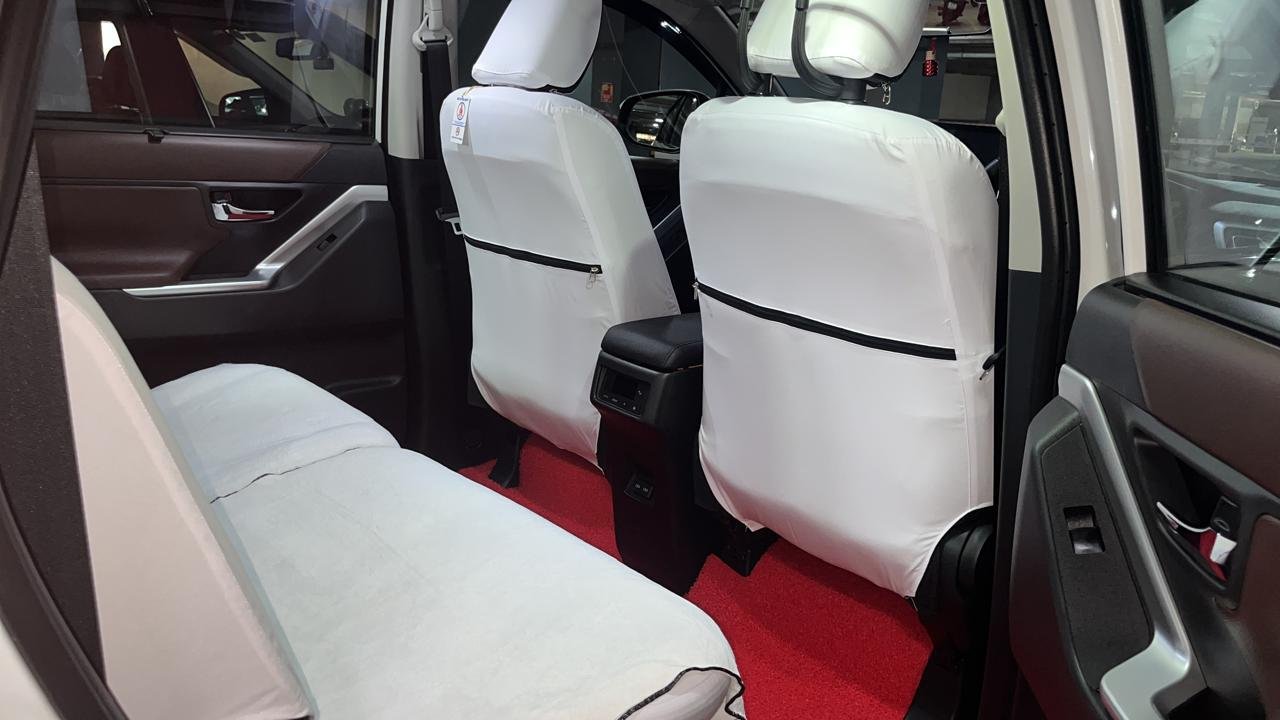 Toyota Crysta comfortable executive passenger row seating